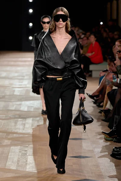 Look 4